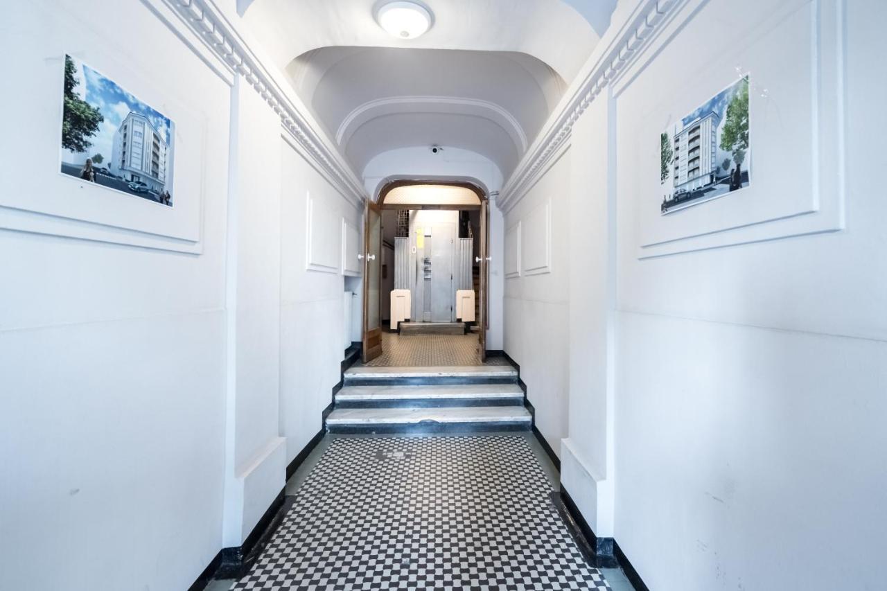 Cismigiu Serenity: 1Br Flat With Scenic Balcony ブカレスト エクステリア 写真