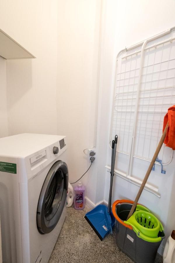 Cismigiu Serenity: 1Br Flat With Scenic Balcony ブカレスト エクステリア 写真