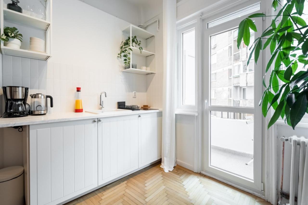 Cismigiu Serenity: 1Br Flat With Scenic Balcony ブカレスト エクステリア 写真
