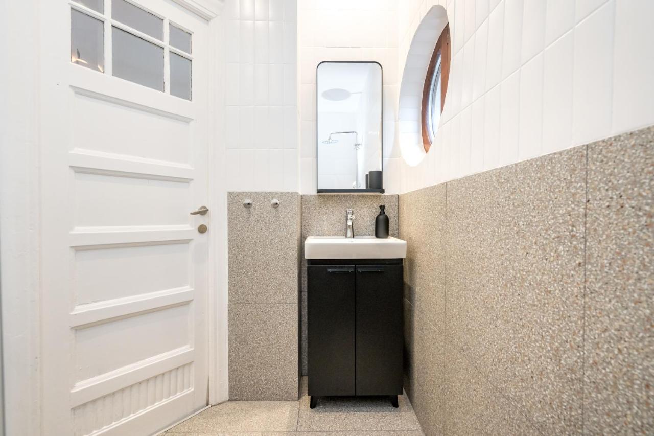 Cismigiu Serenity: 1Br Flat With Scenic Balcony ブカレスト エクステリア 写真