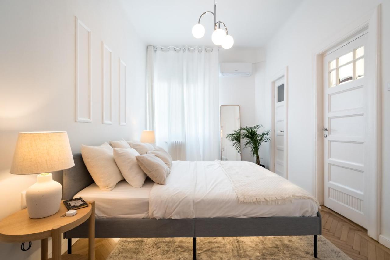 Cismigiu Serenity: 1Br Flat With Scenic Balcony ブカレスト エクステリア 写真