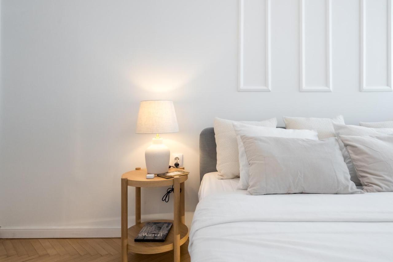 Cismigiu Serenity: 1Br Flat With Scenic Balcony ブカレスト エクステリア 写真
