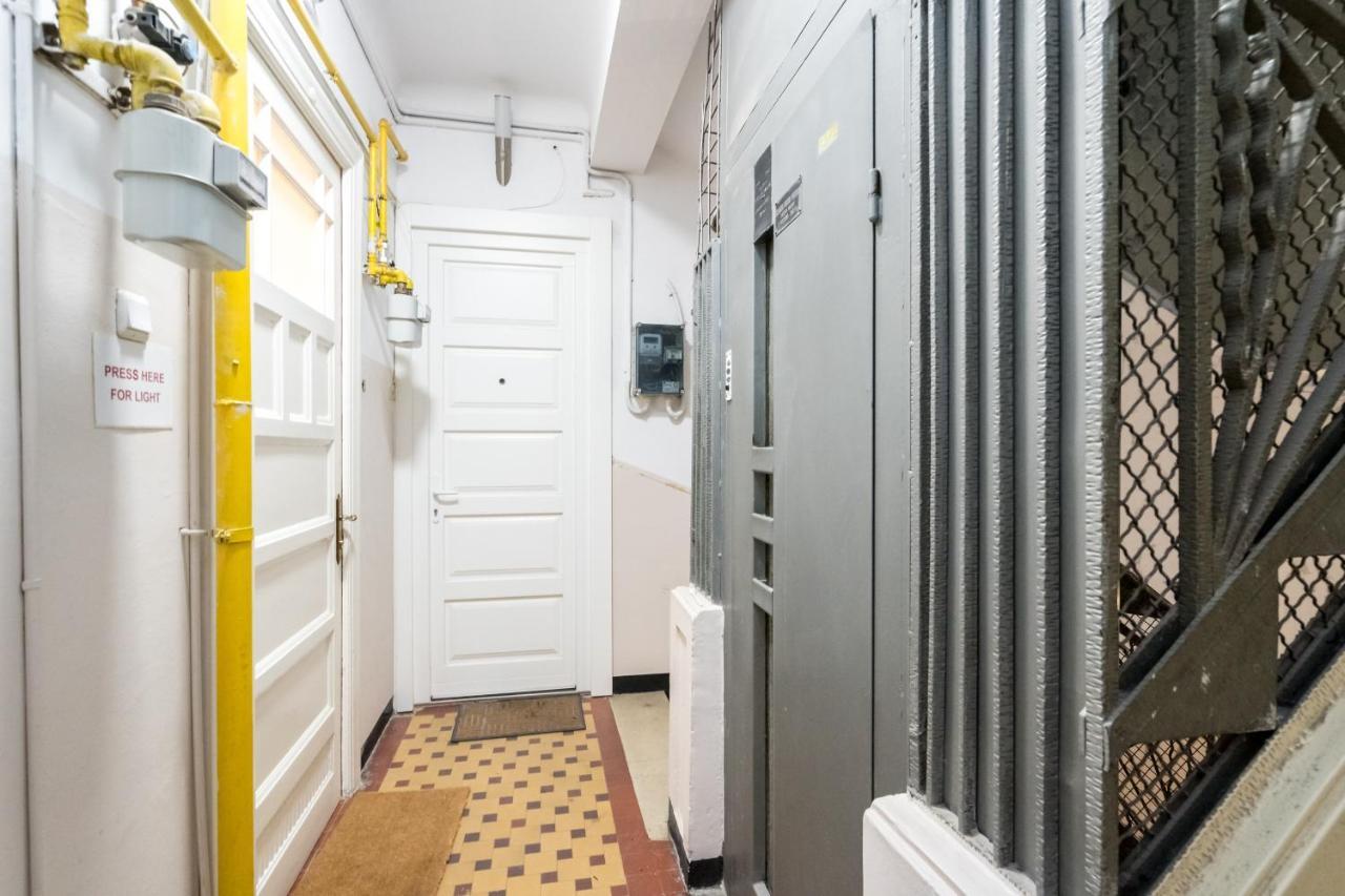 Cismigiu Serenity: 1Br Flat With Scenic Balcony ブカレスト エクステリア 写真