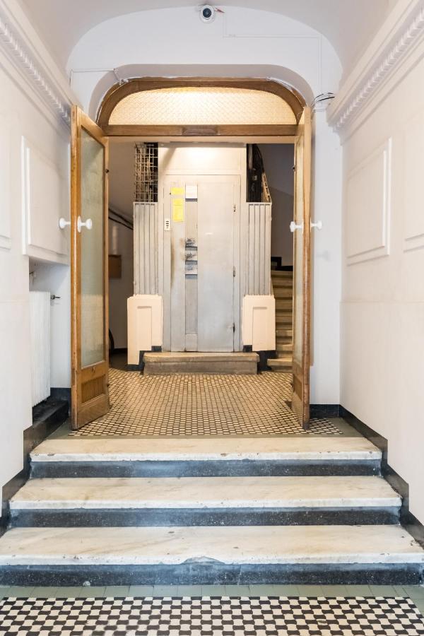 Cismigiu Serenity: 1Br Flat With Scenic Balcony ブカレスト エクステリア 写真