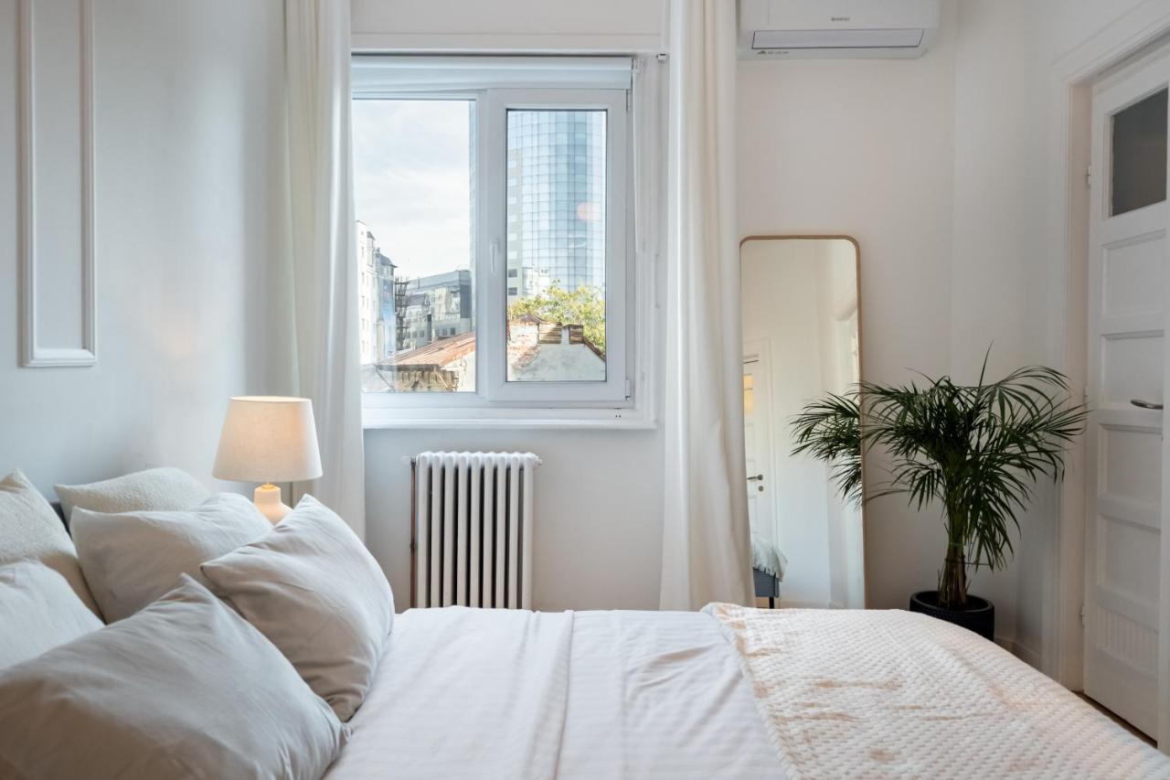 Cismigiu Serenity: 1Br Flat With Scenic Balcony ブカレスト エクステリア 写真