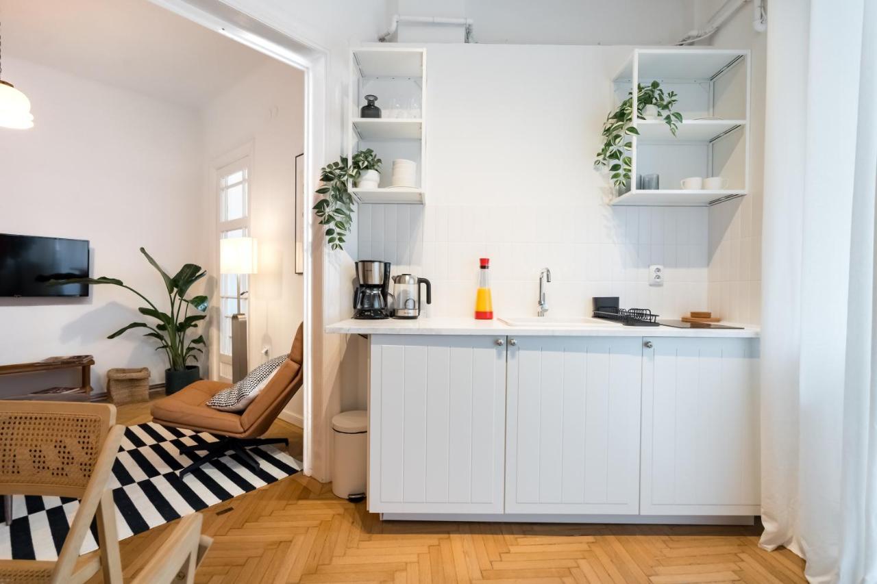 Cismigiu Serenity: 1Br Flat With Scenic Balcony ブカレスト エクステリア 写真