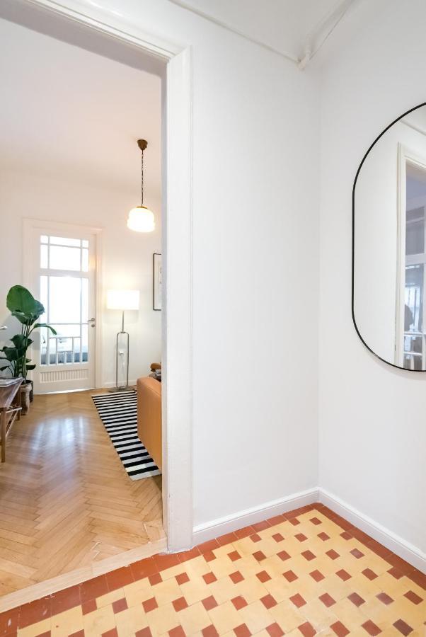 Cismigiu Serenity: 1Br Flat With Scenic Balcony ブカレスト エクステリア 写真