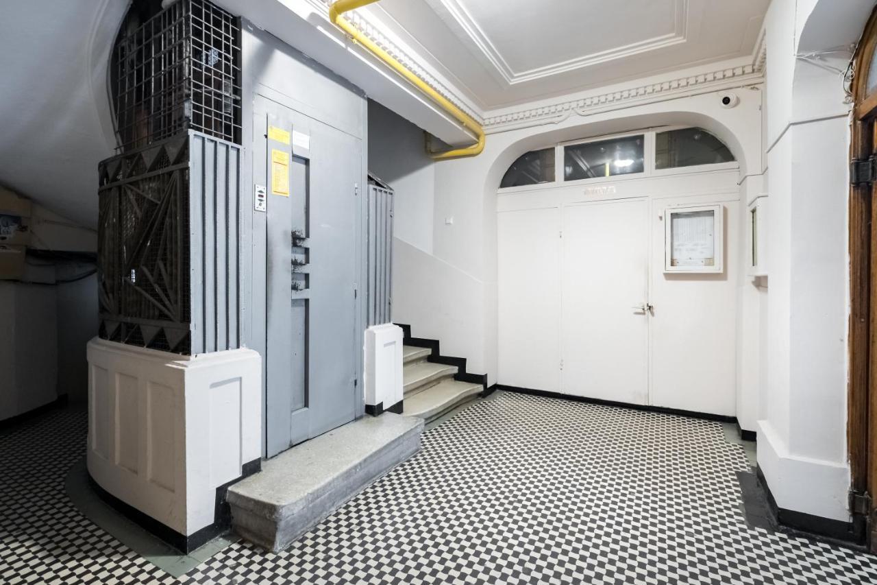 Cismigiu Serenity: 1Br Flat With Scenic Balcony ブカレスト エクステリア 写真