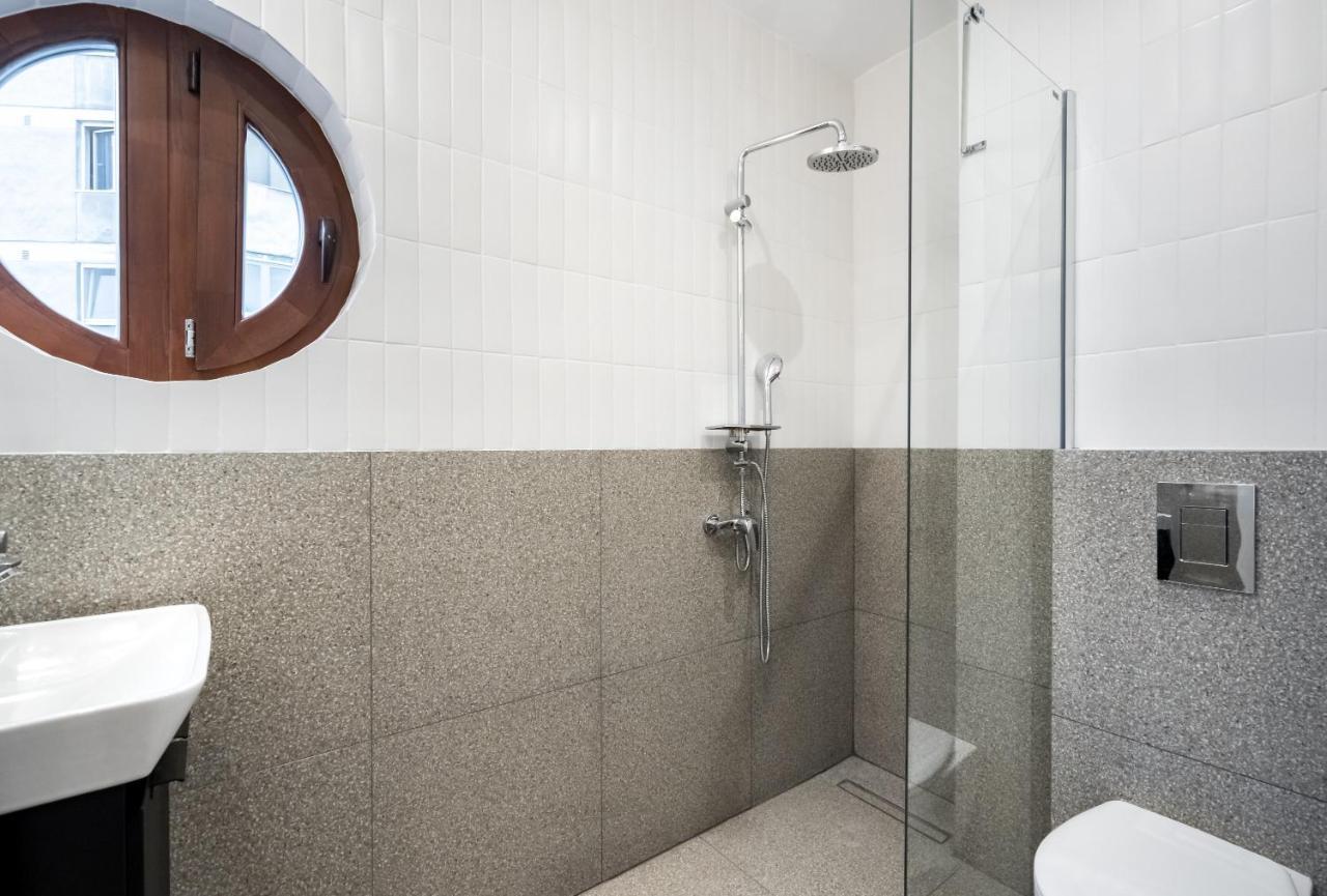 Cismigiu Serenity: 1Br Flat With Scenic Balcony ブカレスト エクステリア 写真