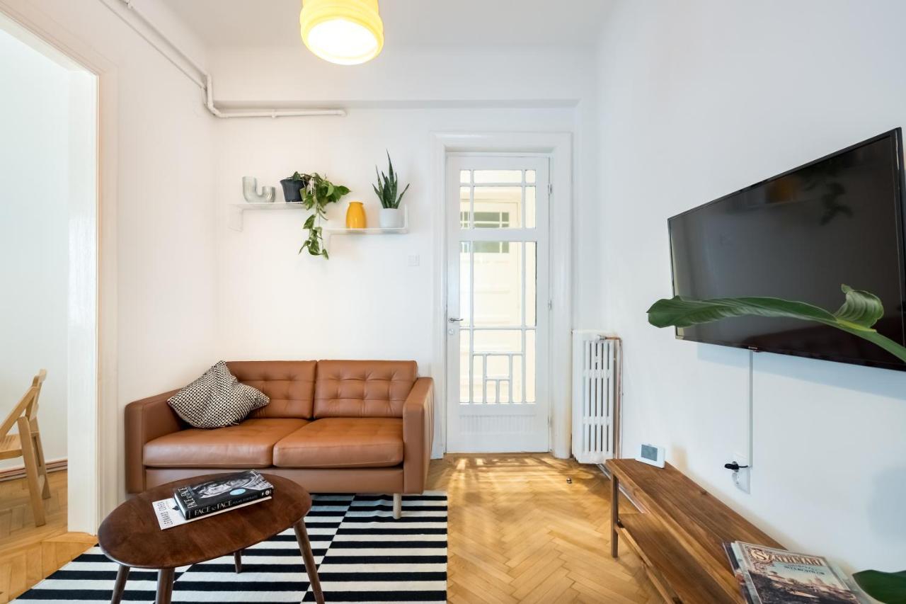 Cismigiu Serenity: 1Br Flat With Scenic Balcony ブカレスト エクステリア 写真