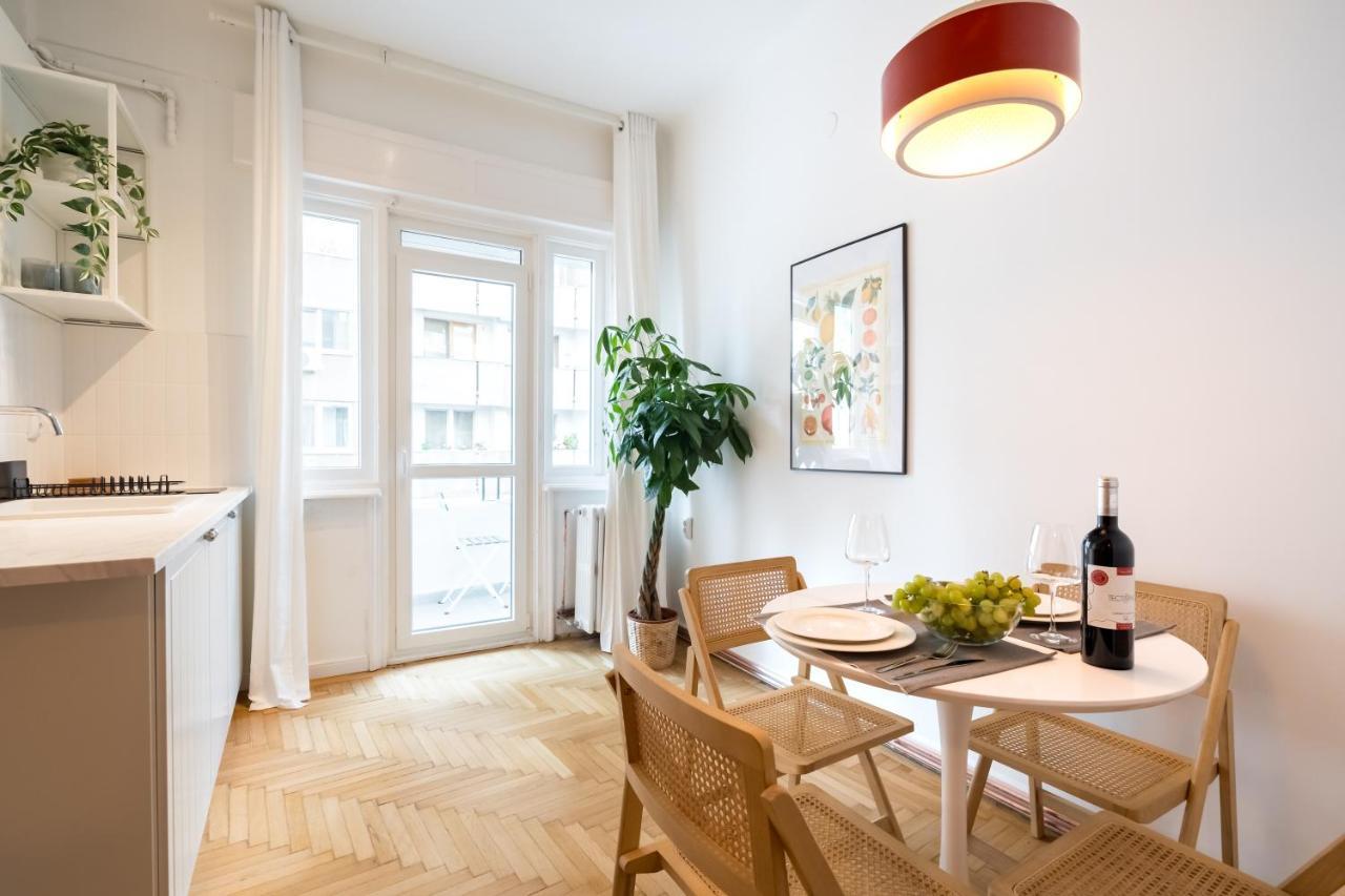Cismigiu Serenity: 1Br Flat With Scenic Balcony ブカレスト エクステリア 写真