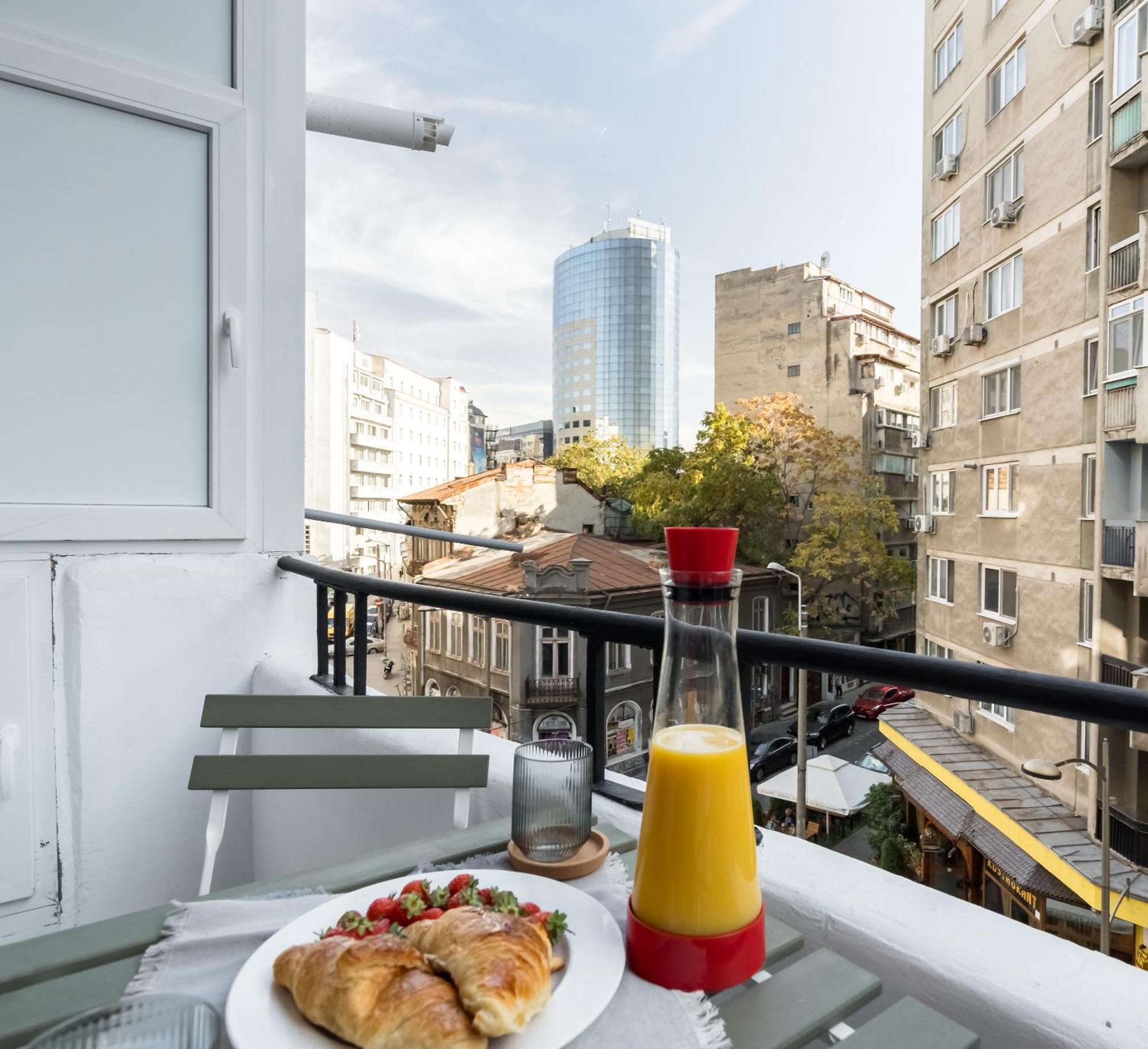 Cismigiu Serenity: 1Br Flat With Scenic Balcony ブカレスト エクステリア 写真